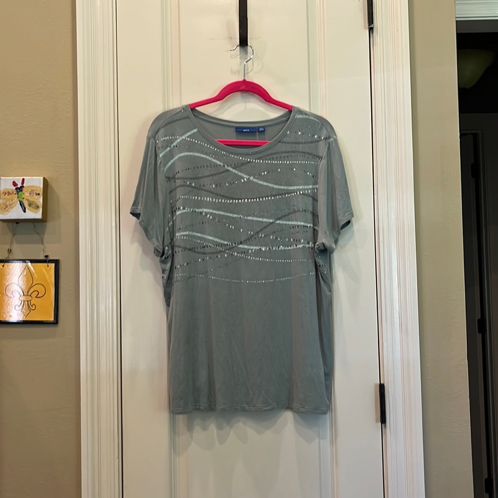 Women’s short sleeve top